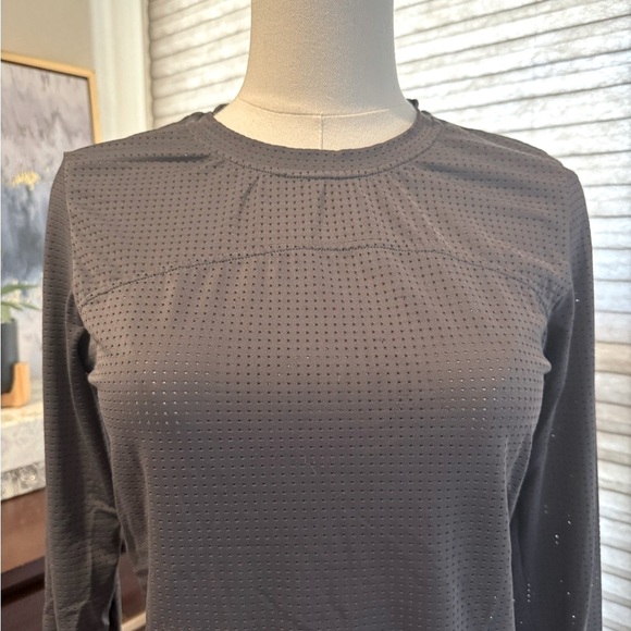 Women's Gray Long Sleeve Perforated Athletic Top. Size Small - Picture 2 of 4
